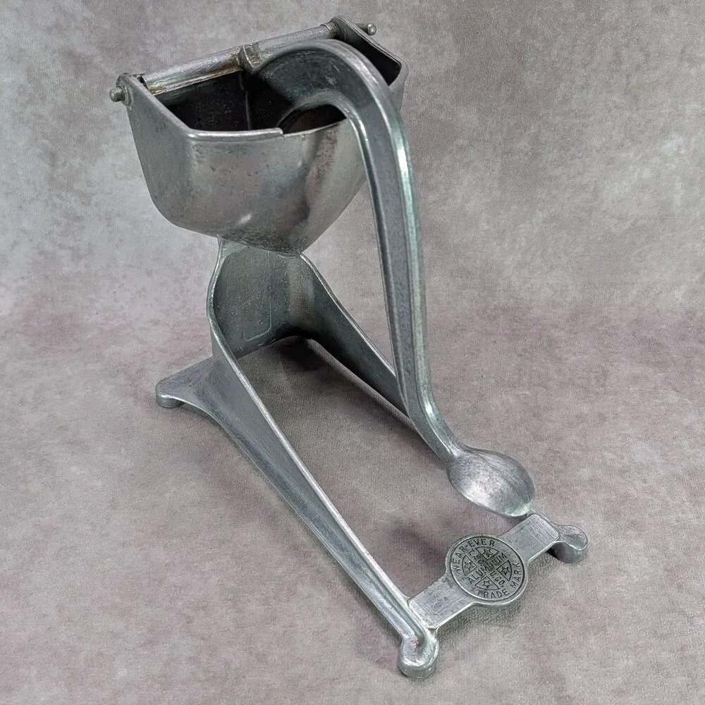 Vintage Wear-Ever Aluminum Citrus Juicer Hand Press Manual Lemon Lime Squeezer